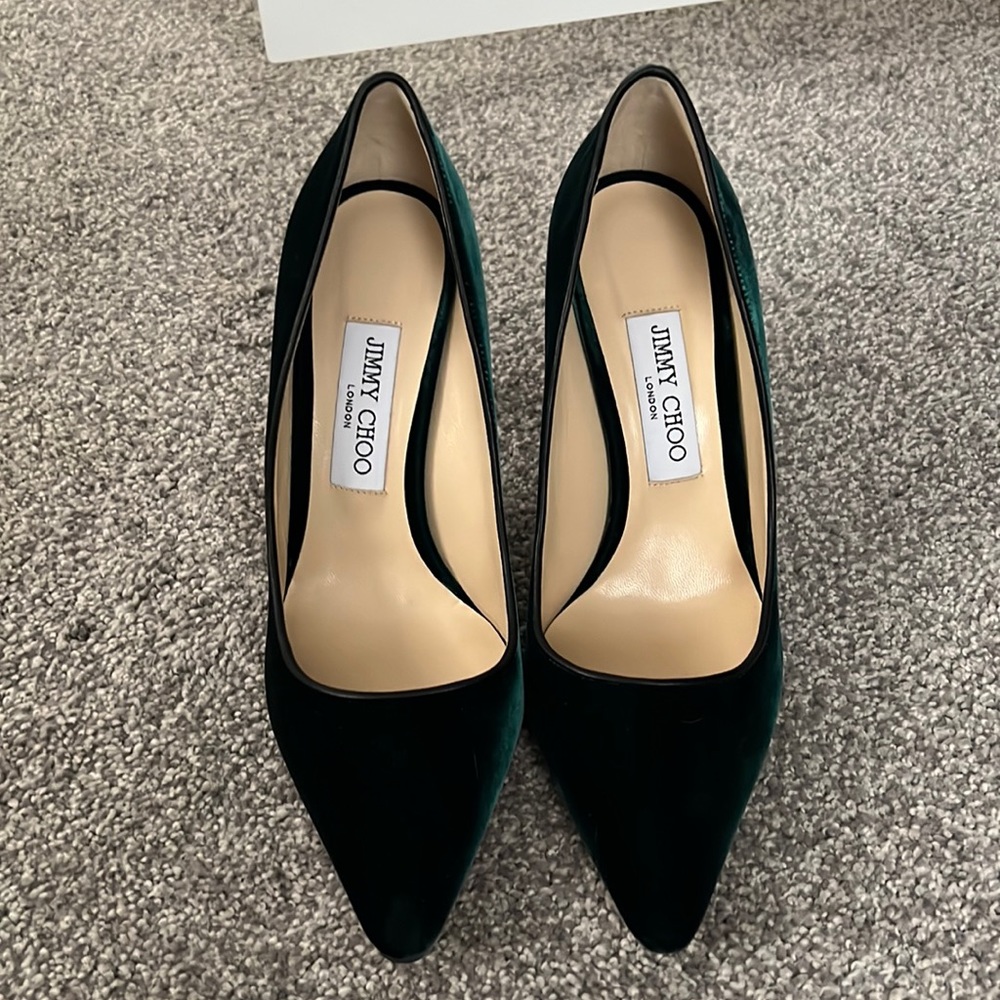 Jimmy Choo green velvet heels never worn size 38.5